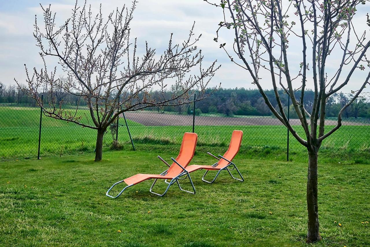 Penzion Na Lednické Hlohovec Exteriér fotografie